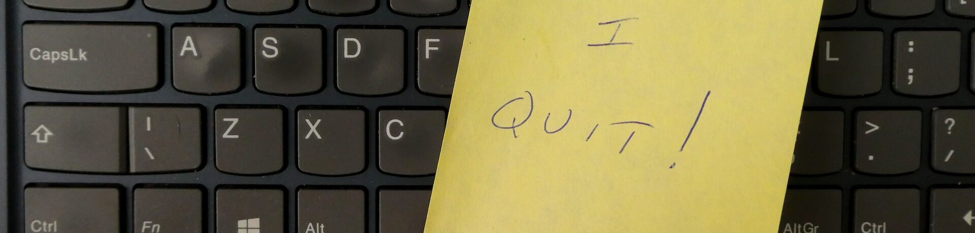 sticky note on keyboard stating "I Quit" showing resignation from job