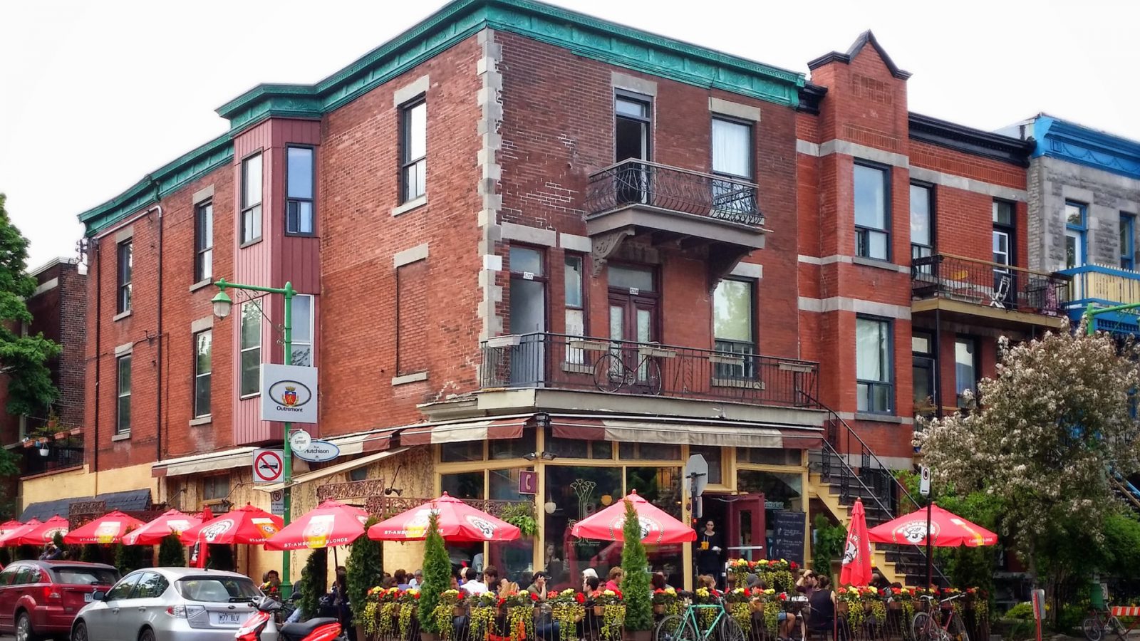 A restaurant patio, representing the reopening of certain establishments under Phase 2 in Ontario
